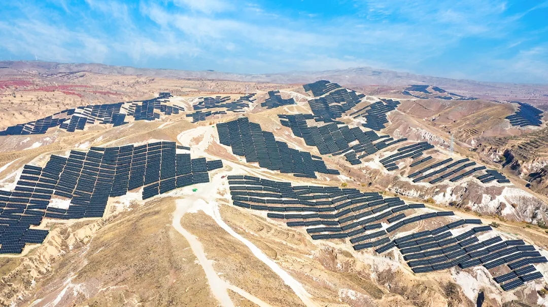 喜報——珈偉綠能承建河北蔚縣恒昌110MW集中式光伏電站成功首并！